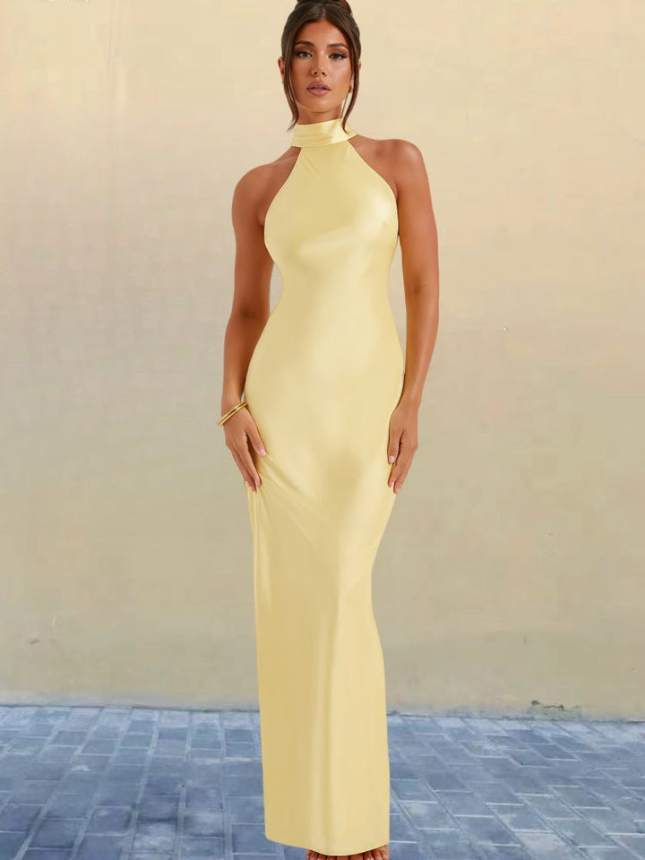 ZEYNEP | Elegantní saténové maxi šaty s halterkrkem