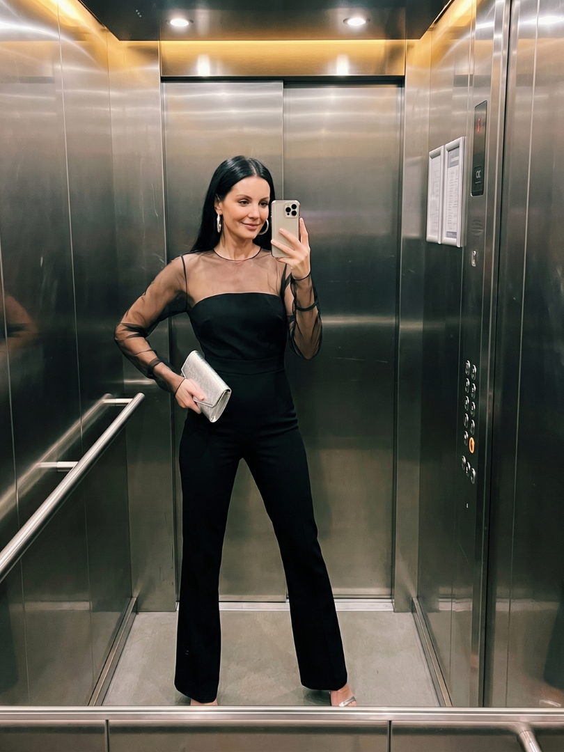 Oksana | Taillovaný jumpsuit s průhlednými rukávy a širokými nohavicemi